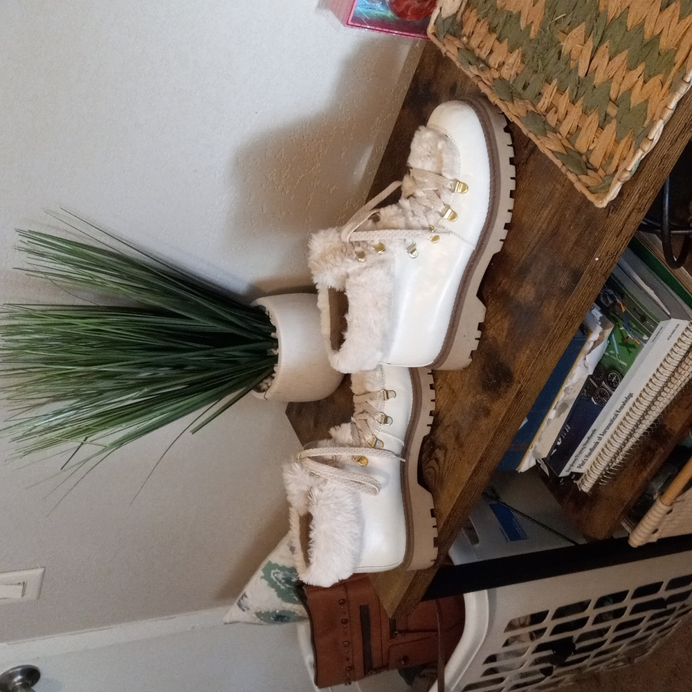 Womens White Boots - Picture 2 of 4